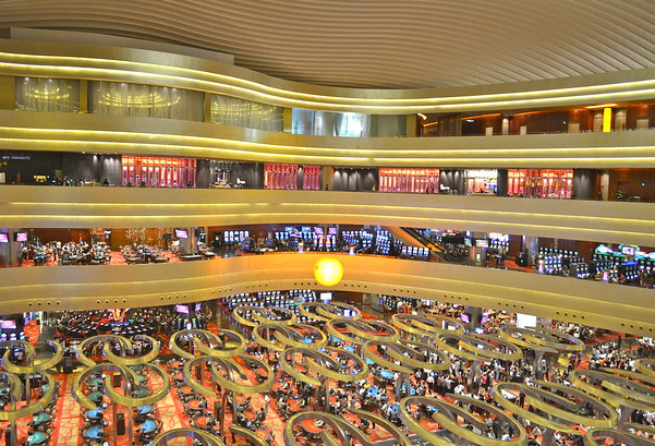 suasana-mewah-di-dalam-marina-bay-sands-casino
