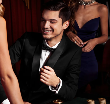 Outfit Warna Netral Agar Tampak Elegan Di Casino