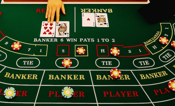 Baccarat vs Blackjack Mana Lebih Menguntungkan